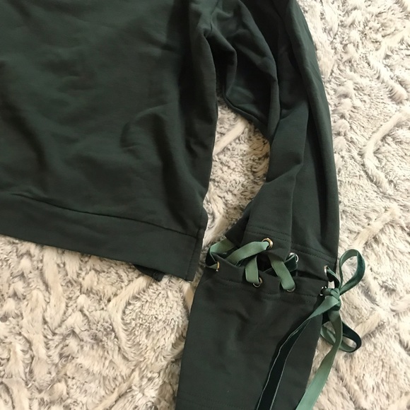 Like New Dark Green Streetwear Long Sleeves - Picture 3 of 9